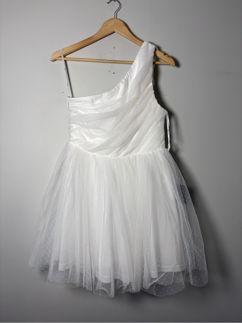 NWT Lulus White Swiss Dot One Shoulder Tulle Skater Mini Dress Size Medium